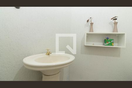 Casa à venda com 430m², 3 quartos e 4 vagas Casa à venda com 430m², 3 quartos e 4 vagasLavabo 2