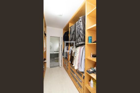 Casa à venda com 430m², 3 quartos e 4 vagas Casa à venda com 430m², 3 quartos e 4 vagasCloset da Suíte 3