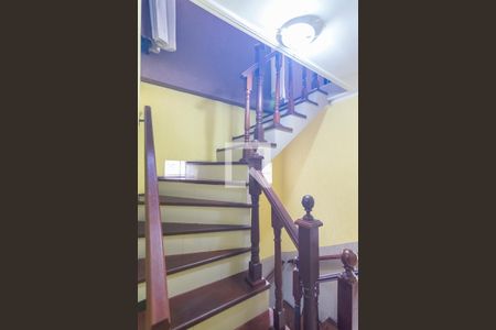 Casa à venda com 260m², 4 quartos e 2 vagasEscada