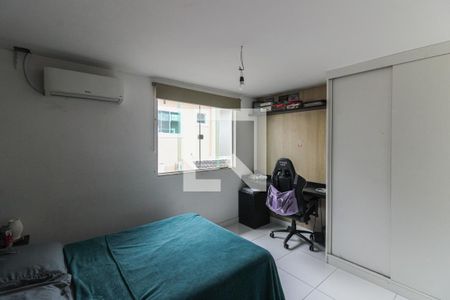 Casa de condomínio à venda com 248m², 4 quartos e 1 vagaSuíte 3
