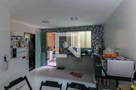 Casa de condomínio à venda com 248m², 4 quartos e 1 vagaCozinha