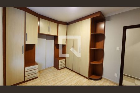 Apartamento para alugar com 97m², 3 quartos e 1 vagaQuarto 2 - Armários