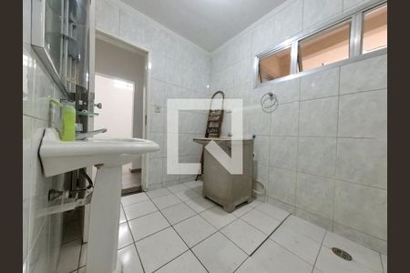 Casa à venda com 140m², 4 quartos e 2 vagasBanheiro/Lavanderia