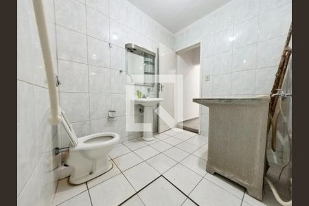 Casa à venda com 140m², 4 quartos e 2 vagasBanheiro/Lavanderia