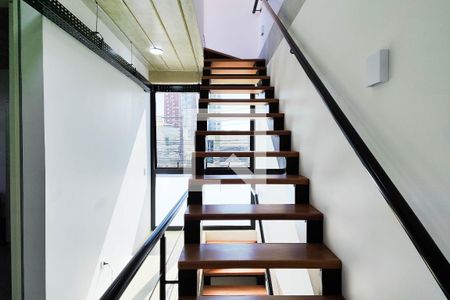 Casa à venda com 160m², 3 quartos e 2 vagasEscada