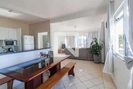 Sala de apartamento para alugar com 4 quartos, 145m² em Barreiros, São José