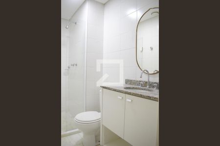 Banheiro de apartamento para alugar com 1 quarto, 32m² em Centro Cívico, Curitiba