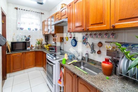 Apartamento à venda com 180m², 4 quartos e 2 vagas Apartamento à venda com 180m², 4 quartos e 2 vagasCozinha