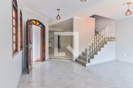 Sala de casa para alugar com 4 quartos, 210m² em Vila Dalva, São Paulo