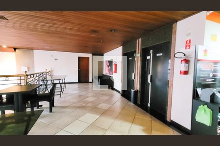 Apartamento para alugar com 180m², 1 quarto e sem vagaHall social