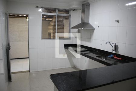 Cozinha  de apartamento para alugar com 2 quartos, 74m² em Parque Turistas, Contagem