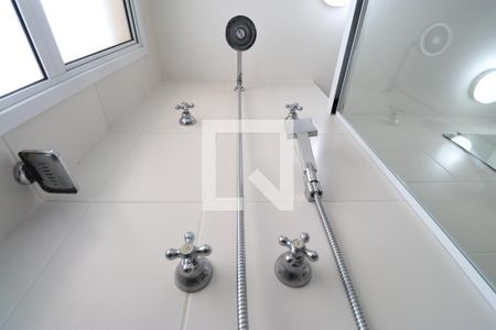 Apartamento à venda com 54m², 2 quartos e 1 vagaDetalhe do banheiro