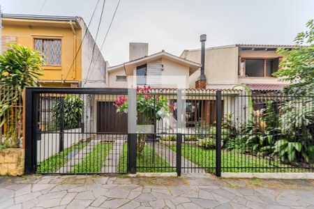 Casa à venda com 230m², 4 quartos e 4 vagasFachada