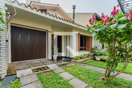 Casa à venda com 230m², 4 quartos e 4 vagasFachada