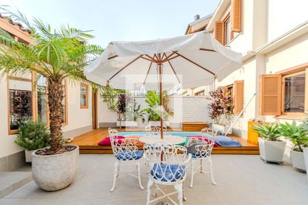 Casa à venda com 230m², 4 quartos e 4 vagasÁrea externa