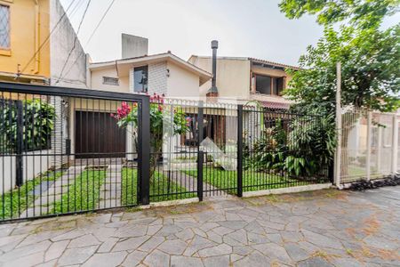 Casa à venda com 230m², 4 quartos e 4 vagasFachada