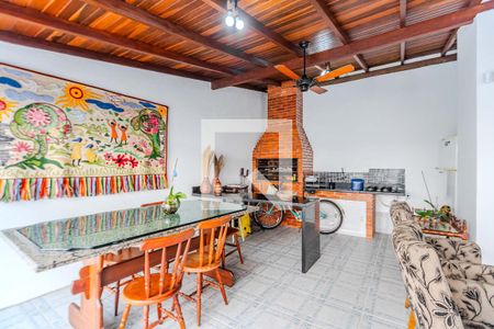 Casa à venda com 230m², 4 quartos e 4 vagasÁrea externa