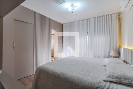 Casa à venda com 230m², 4 quartos e 4 vagasSuíte