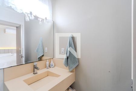 Casa à venda com 230m², 4 quartos e 4 vagasSuíte