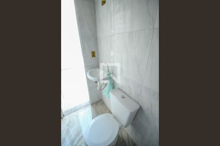 Casa à venda com 172m², 3 quartos e 2 vagasBanheiro externo