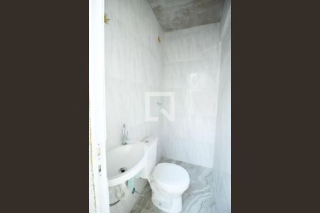 Casa à venda com 172m², 3 quartos e 2 vagasBanheiro externo