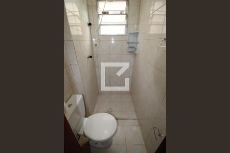 Banheiro de apartamento para alugar com 1 quarto, 48m² em V Leonidas Moreira, São Paulo