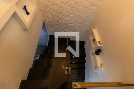 Escada de casa para alugar com 2 quartos, 80m² em Vila Paranaguá, São Paulo