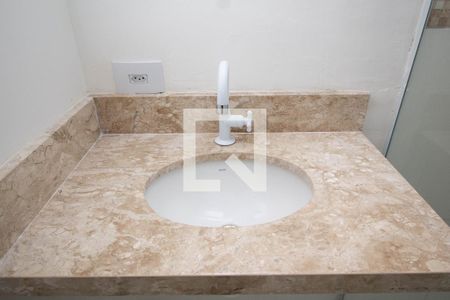 Banheiro da Suíte 1 de casa para alugar com 2 quartos, 75m² em Vila São Vicente, São Paulo