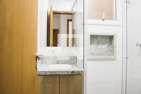 Banheiro de apartamento para alugar com 2 quartos, 49m² em Parque Peruche, São Paulo