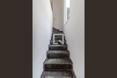 Escada de casa para alugar com 3 quartos, 180m² em Jardim Coimbra, São Paulo