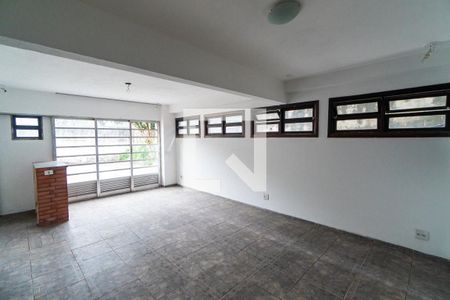 Casa à venda com 400m², 6 quartos e 7 vagas Casa à venda com 400m², 6 quartos e 7 vagasPorão - Sala/Cozinha