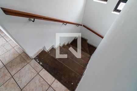 Casa à venda com 400m², 6 quartos e 7 vagas Casa à venda com 400m², 6 quartos e 7 vagasEscada