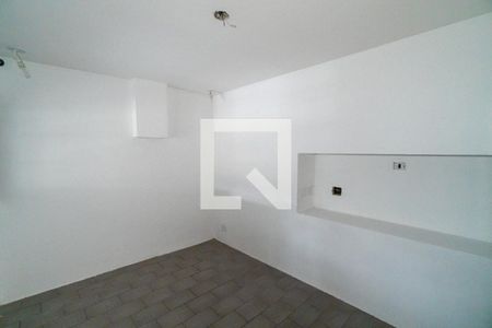 Casa à venda com 400m², 6 quartos e 7 vagas Casa à venda com 400m², 6 quartos e 7 vagasPorão - Quarto 1