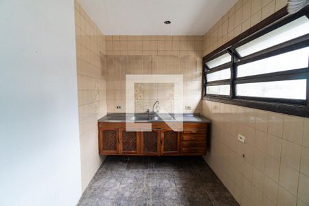 Casa à venda com 400m², 6 quartos e 7 vagas Casa à venda com 400m², 6 quartos e 7 vagasPorão - Sala/Cozinha