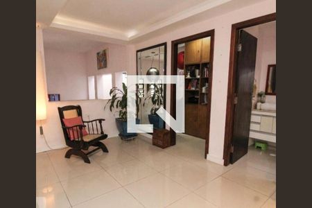 Casa à venda com 400m², 6 quartos e 7 vagas Casa à venda com 400m², 6 quartos e 7 vagasEscritório