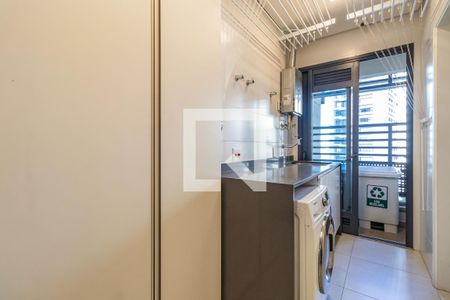 Apartamento à venda com 281m², 3 quartos e 3 vagas Apartamento à venda com 281m², 3 quartos e 3 vagasÁrea de Serviço