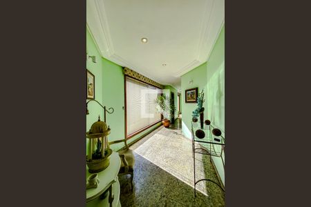 Hall de entrada de casa para alugar com 7 quartos, 600m² em Vila Prudente, São Paulo