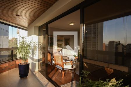 Varanda de apartamento à venda com 4 quartos, 213m² em Vila Suzana, São Paulo