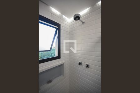 Apartamento à venda com 213m², 4 quartos e 3 vagasChuveiro do Banheiro da Suíte 1