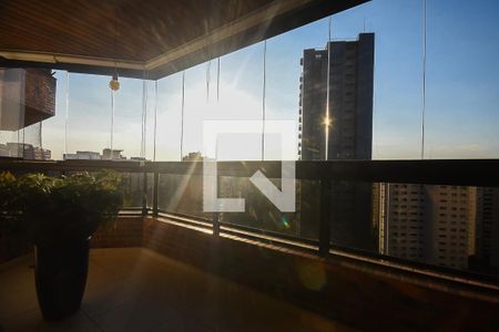 Apartamento à venda com 213m², 4 quartos e 3 vagasVaranda