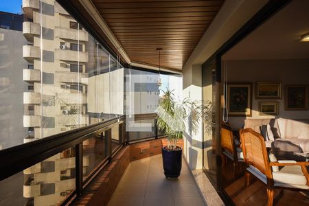 Varanda de apartamento à venda com 4 quartos, 213m² em Vila Suzana, São Paulo