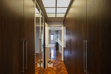 Apartamento à venda com 213m², 4 quartos e 3 vagasArmário da Suíte 2