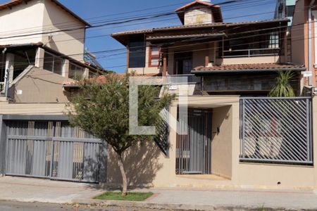 Casa para alugar com 291m², 5 quartos e 4 vagasFachada