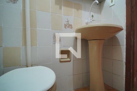 Banheiro Corredor de casa para alugar com 1 quarto, 40m² em Jardim Sabará, Porto Alegre