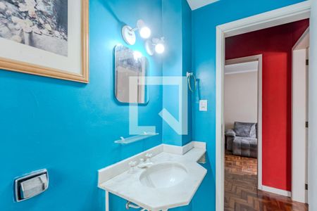Banheiro de apartamento à venda com 1 quarto, 52m² em Azenha, Porto Alegre