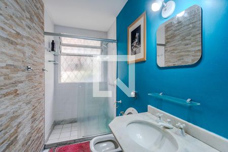 Banheiro de apartamento para alugar com 1 quarto, 52m² em Azenha, Porto Alegre