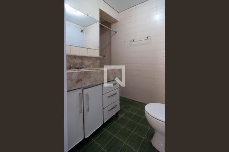 Banheiro  de kitnet/studio à venda com 1 quarto, 53m² em República, São Paulo