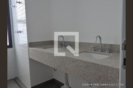 Banheiro de apartamento à venda com 2 quartos, 111m² em Sumaré, São Paulo