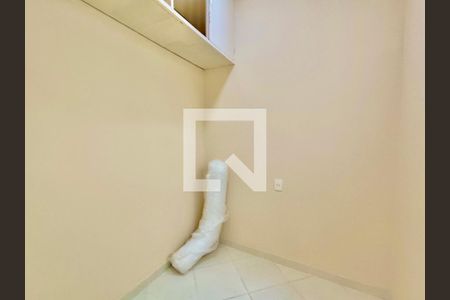 Apartamento à venda com 100m², 3 quartos e sem vagaQuarto serviço