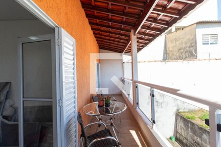 Casa à venda com 150m², 3 quartos e 6 vagasVaranda